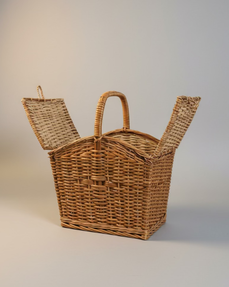 WICKER PICNIC BASKET